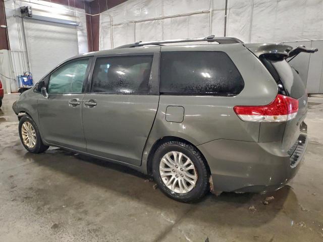 Toyota Sienna Xle Image 5