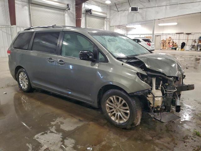 Toyota Sienna Xle Image 2