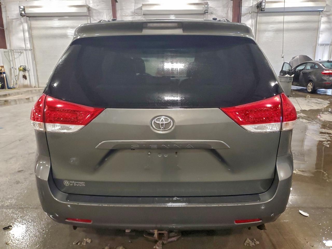 Toyota Sienna Xle Image 13