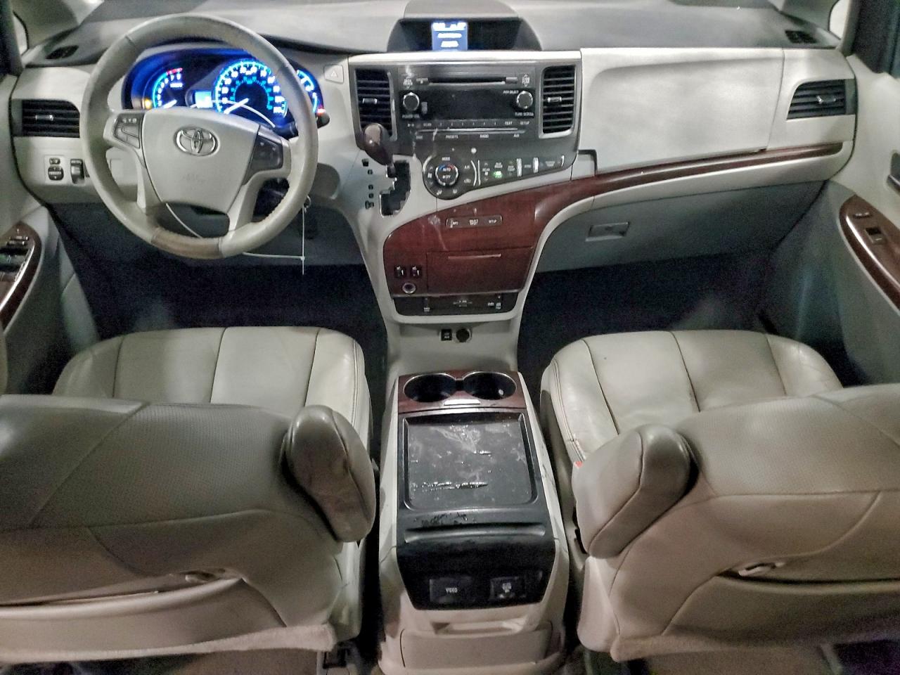 Toyota Sienna Xle Image 6