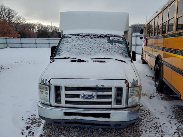 Ford Econoline E350 Super Duty Cutaway Van Image 5