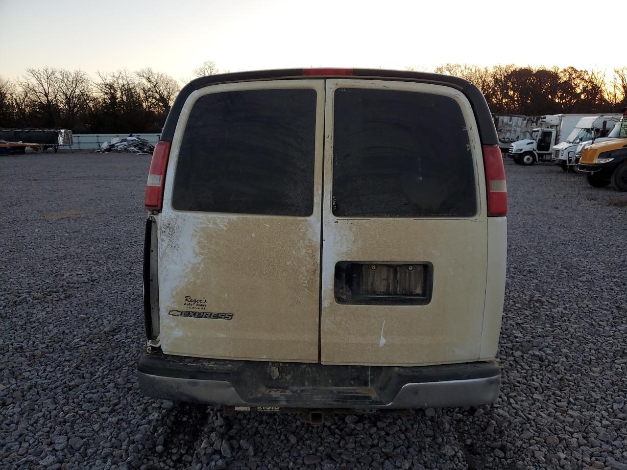 Chevrolet Express Lt Image 3