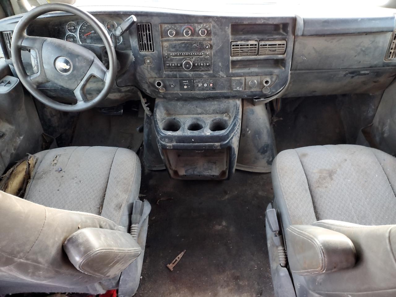 Chevrolet Express Lt Image 9