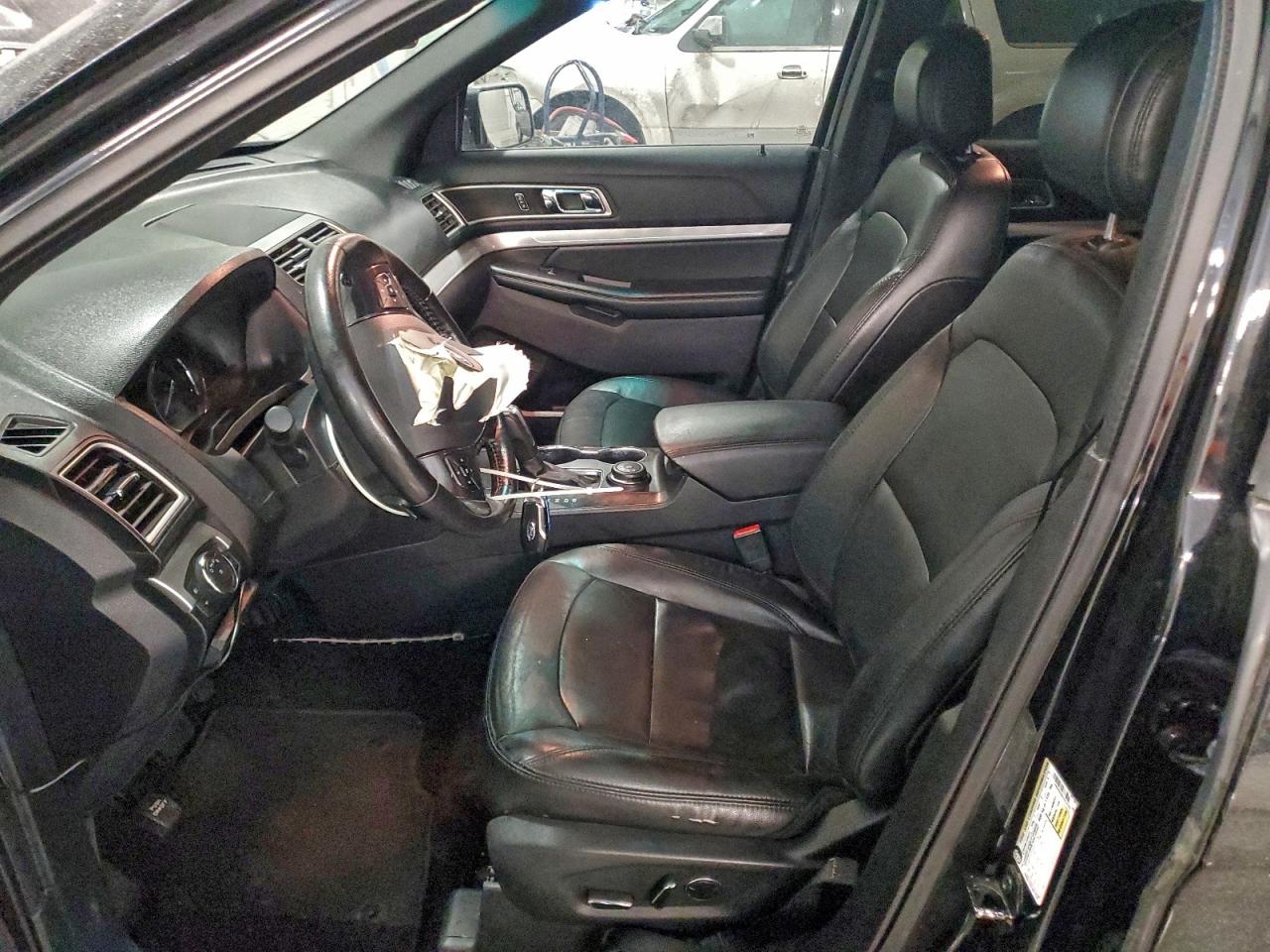 Ford Explorer Xlt Image 9