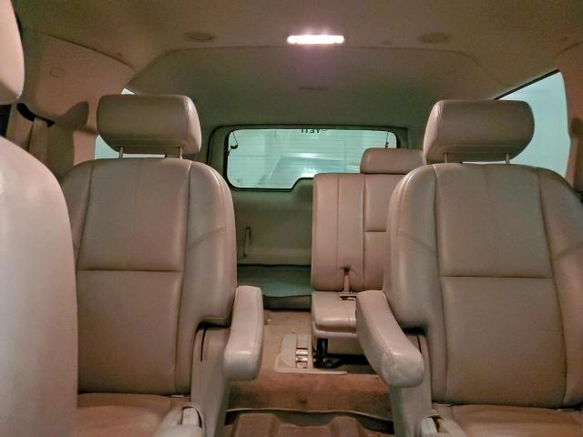 Chevrolet Suburban K1500 Image 7