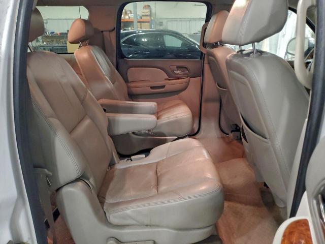 Chevrolet Suburban K1500 Image 12