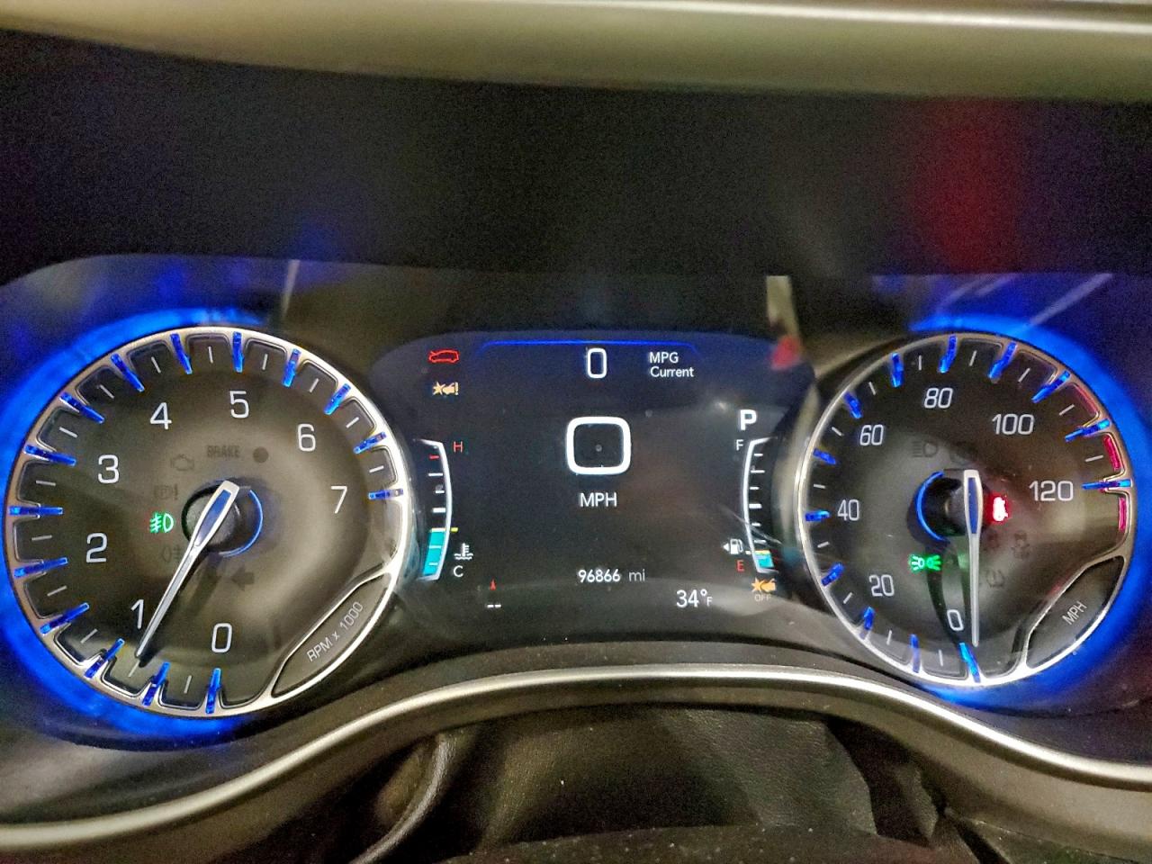 Chrysler Pacifica Touring L Image 9