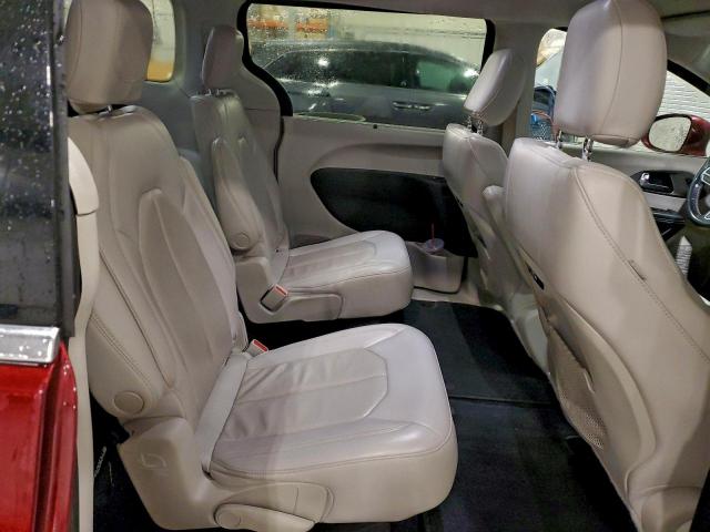 Chrysler Pacifica Touring L Image 3