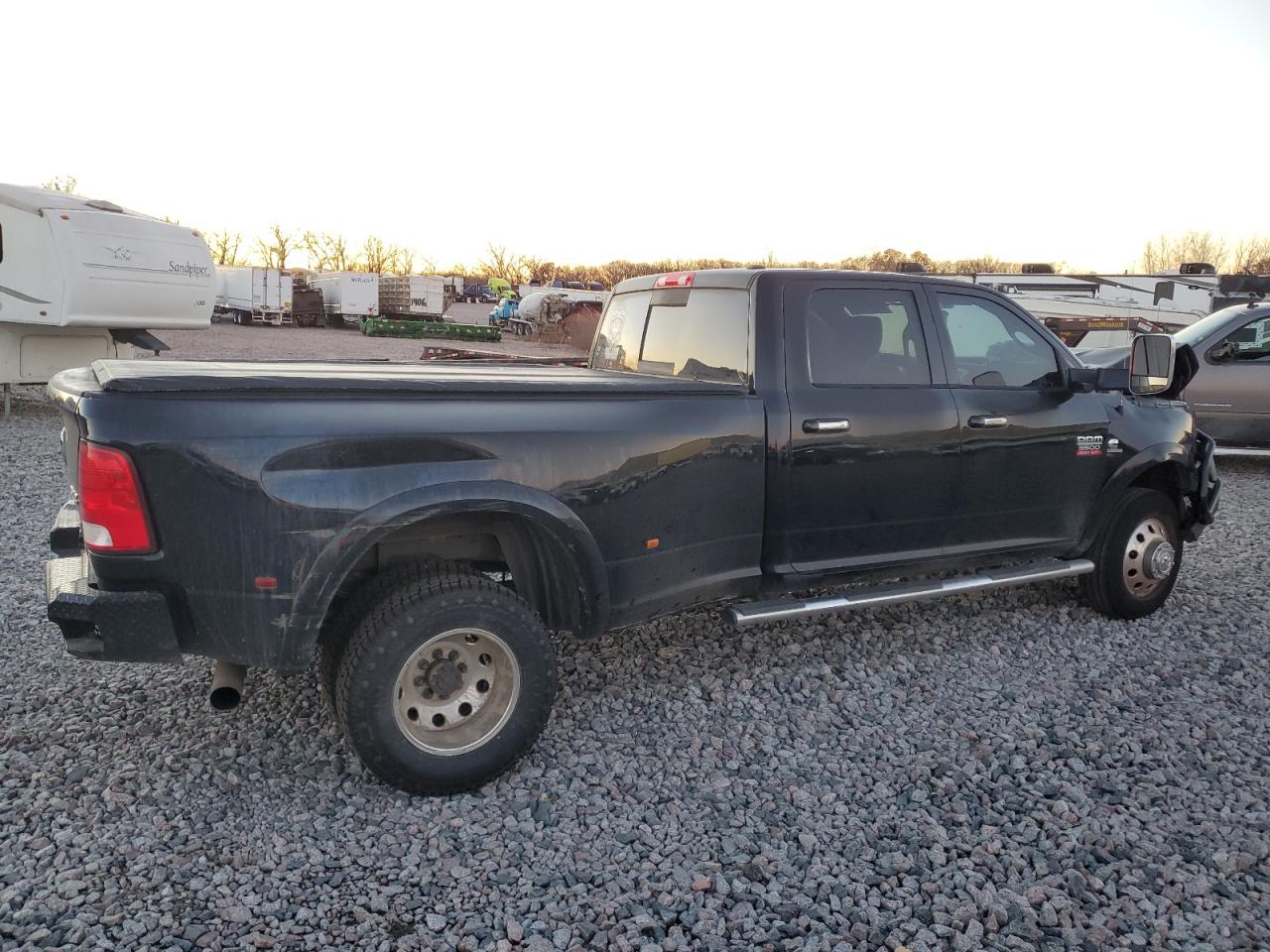 Dodge Ram 3500 Laramie Image 2