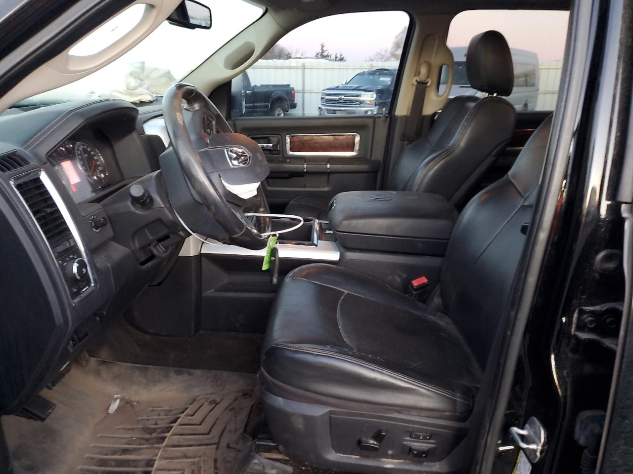 Dodge Ram 3500 Laramie Image 6