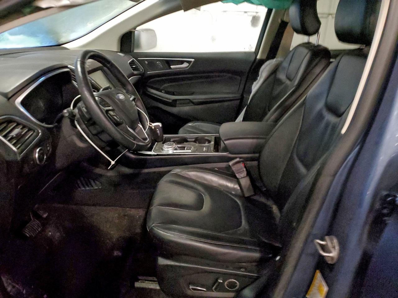 Ford Edge Titanium Image 3