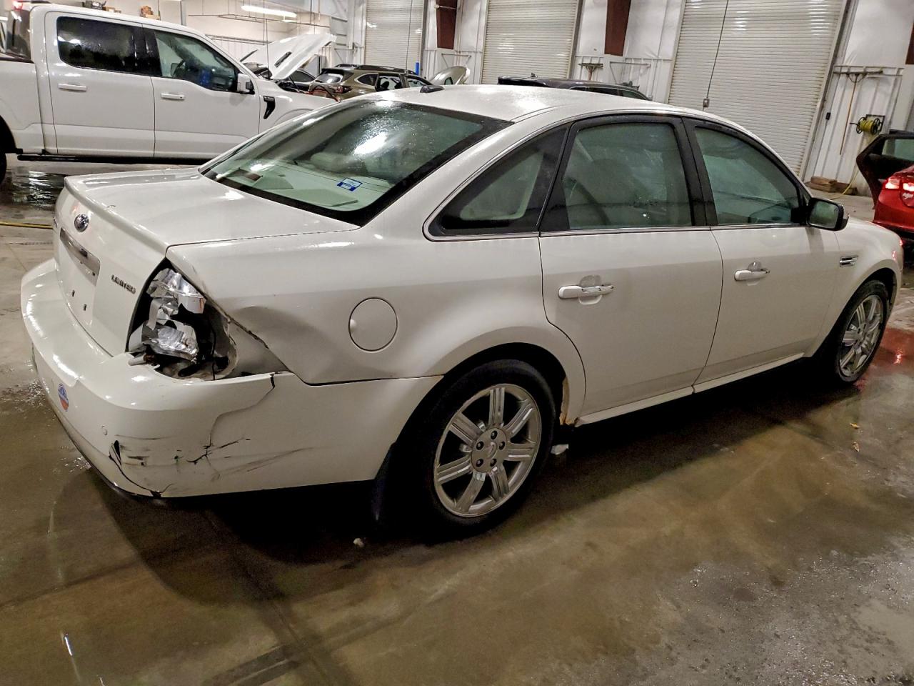 Ford Taurus Limited Image 2