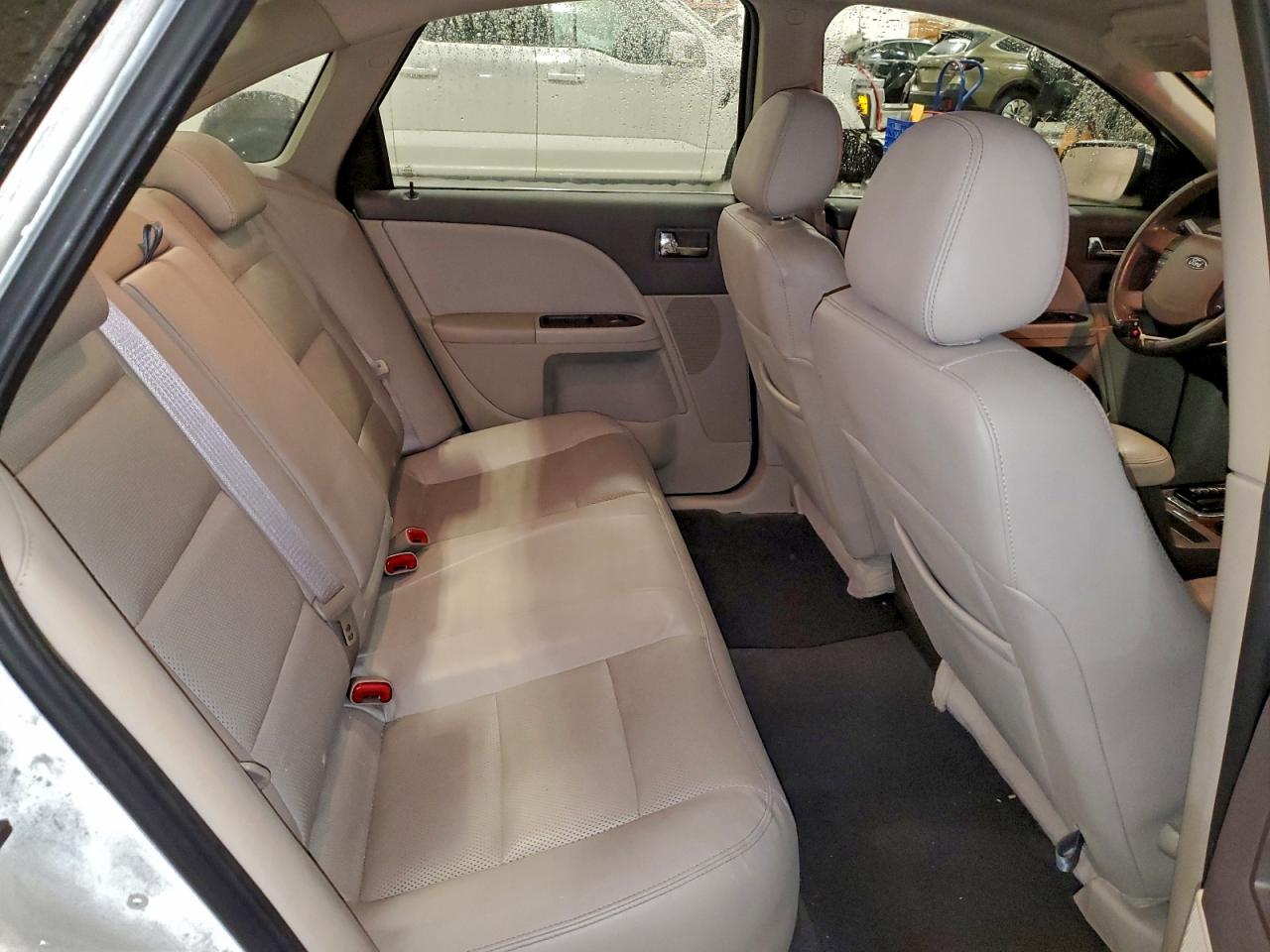 Ford Taurus Limited Image 5