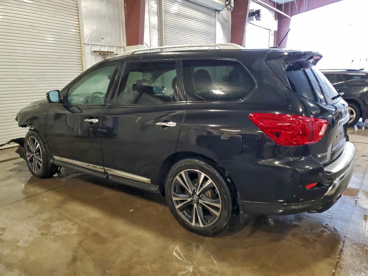 Nissan Pathfinder S Image 2