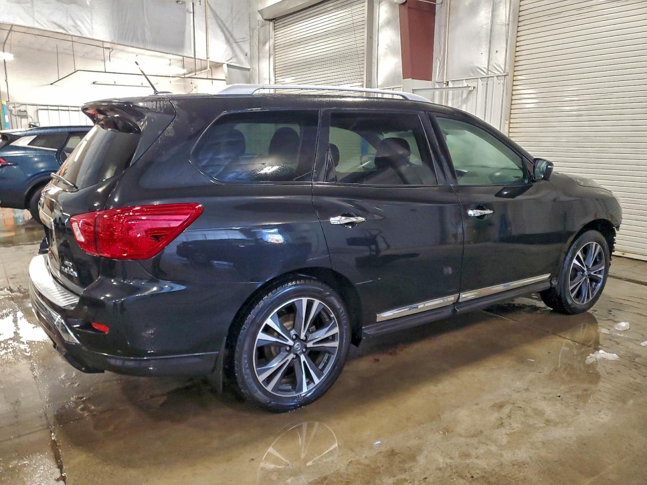 Nissan Pathfinder S Image 4