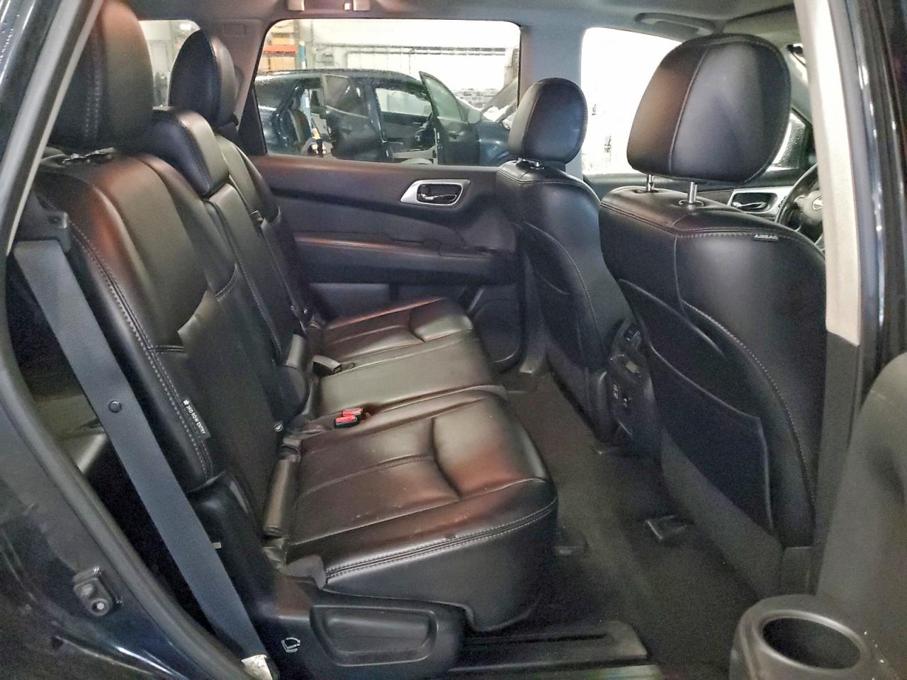 Nissan Pathfinder S Image 6