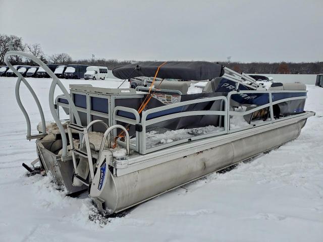 Premier Pontoon Image 8