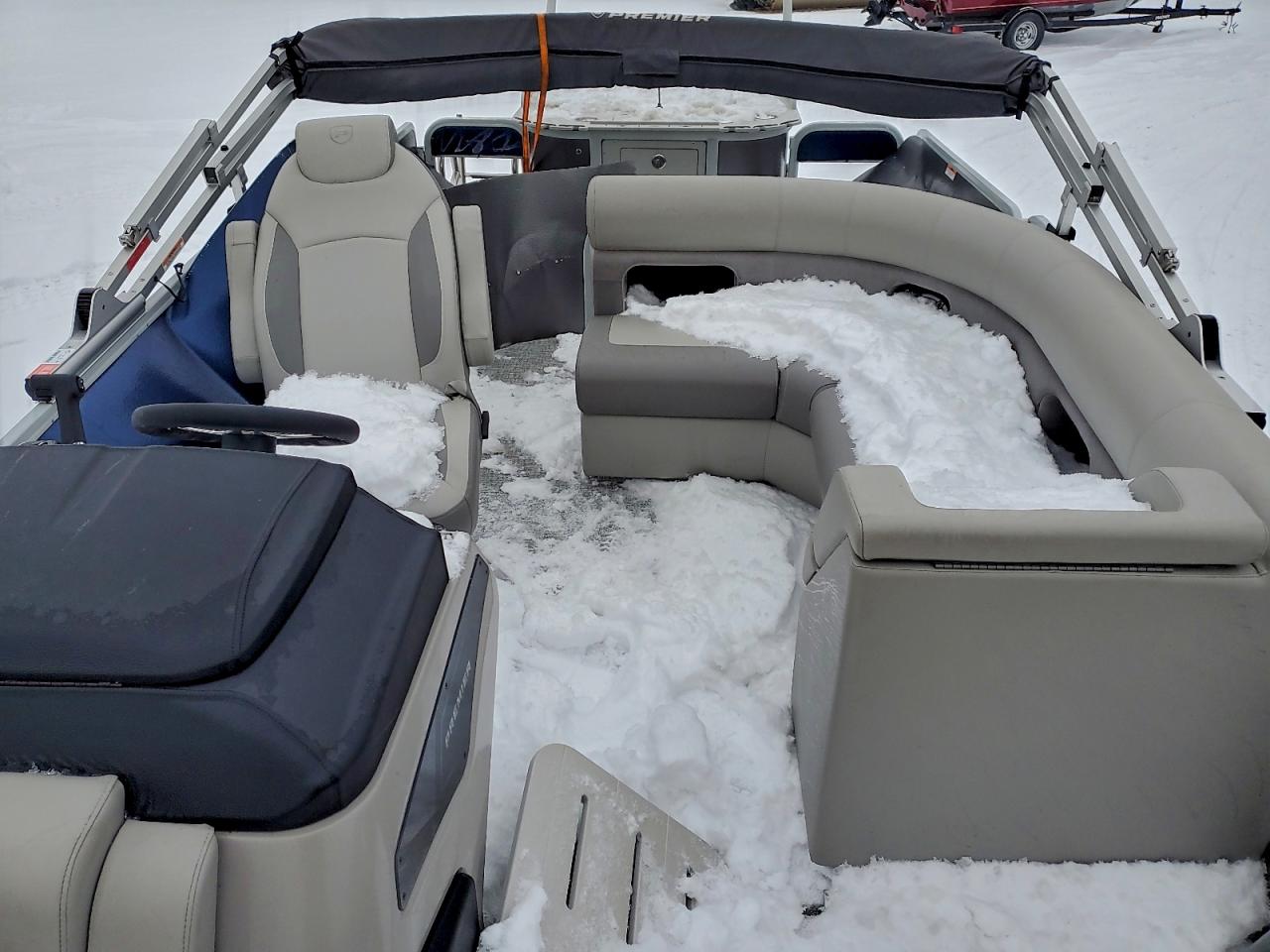 Premier Pontoon Image 4