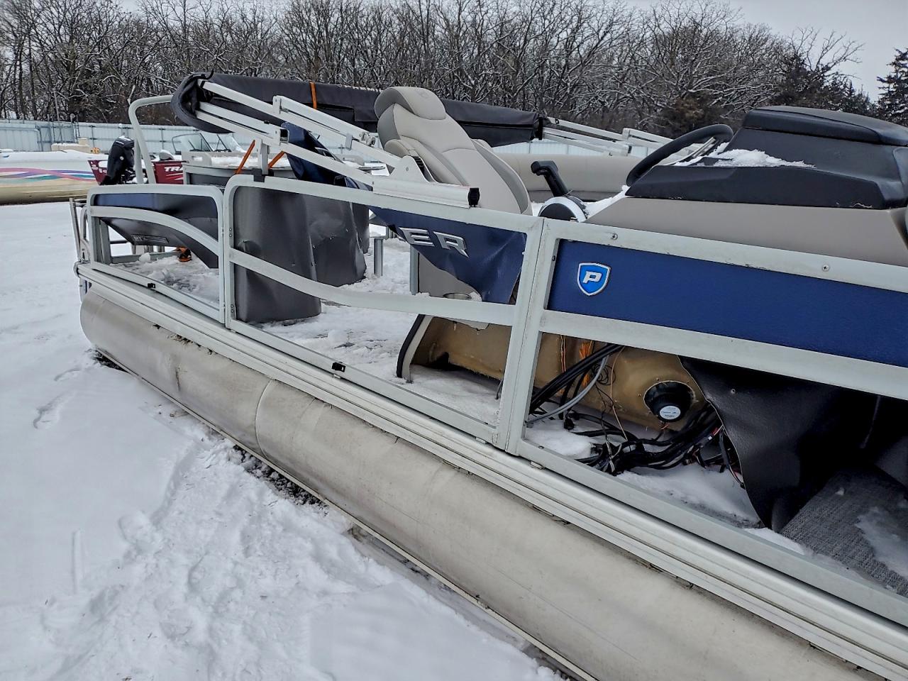 Premier Pontoon Image 5