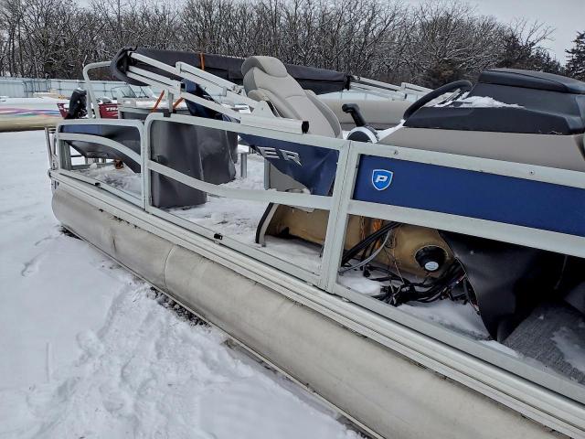 Premier Pontoon Image 5