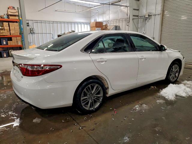 Toyota Camry Le Image 4