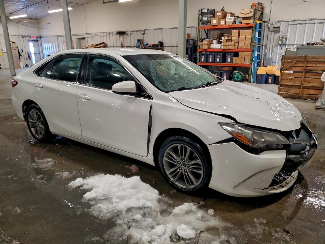 Toyota Camry Le Image 10