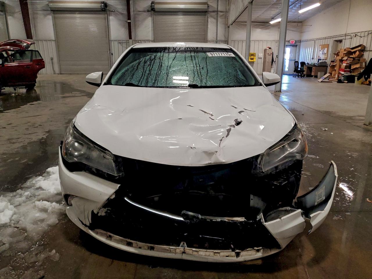 Toyota Camry Le Image 3