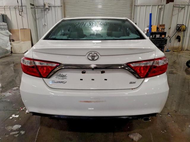 Toyota Camry Le Image 6