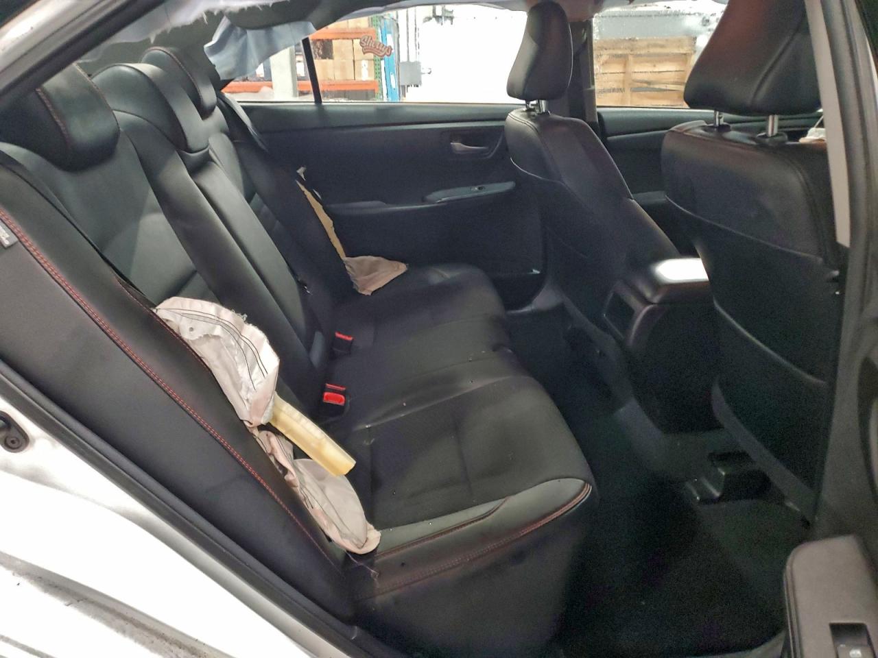 Toyota Camry Le Image 7