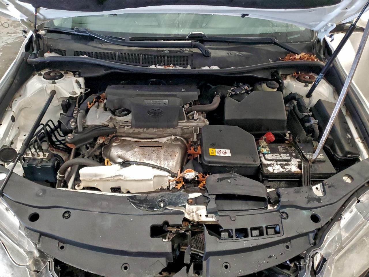 Toyota Camry Le Image 9