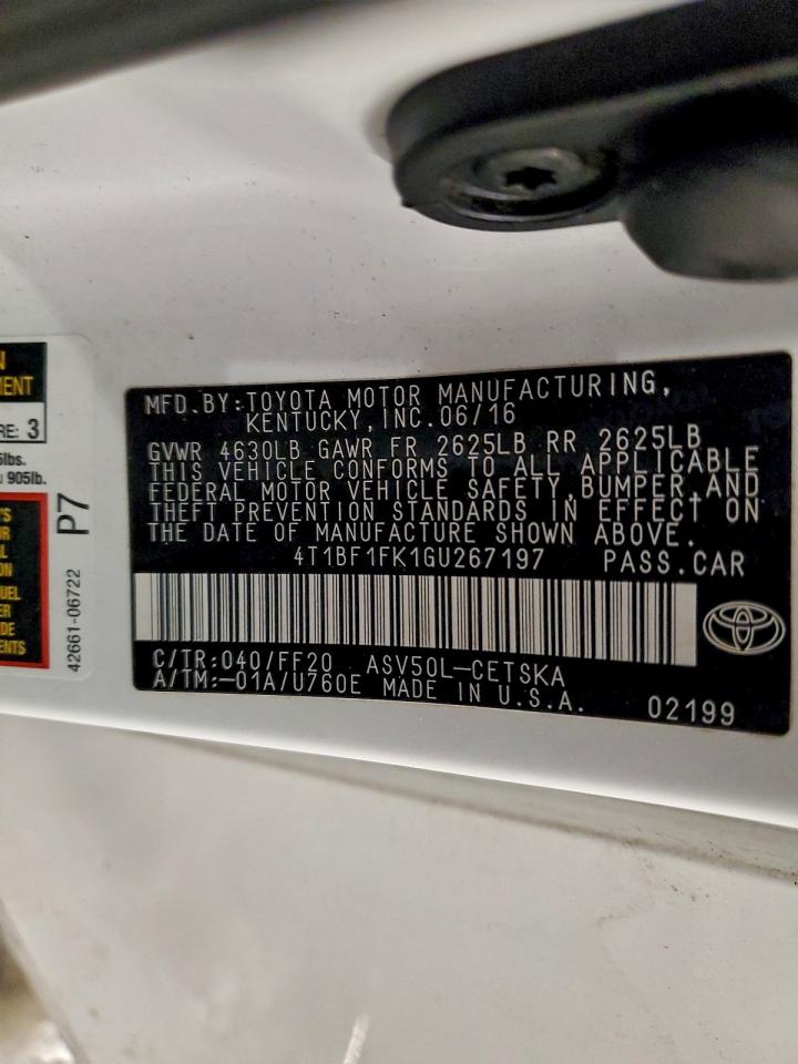 Toyota Camry Le Image 12