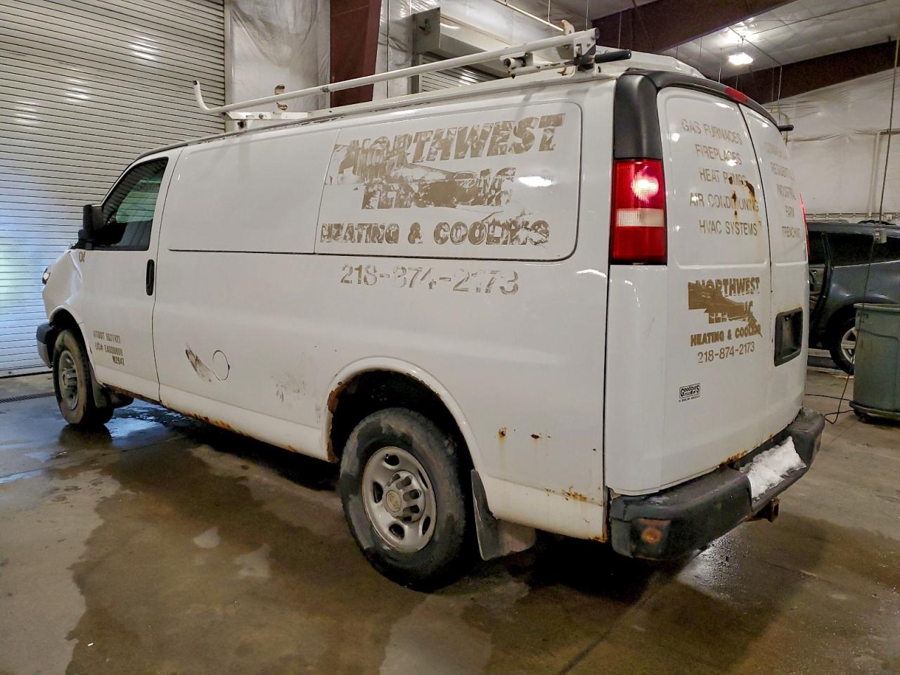 Chevrolet Express Image 3