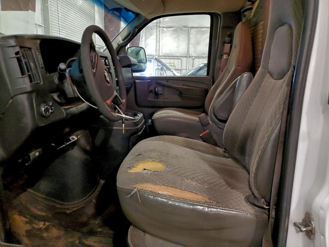 Chevrolet Express Image 11