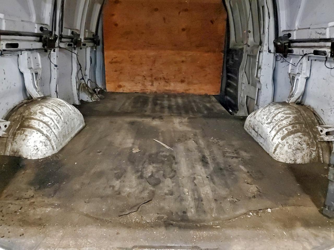 Chevrolet Express Image 8