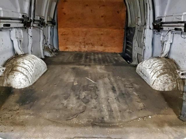 Chevrolet Express Image 8