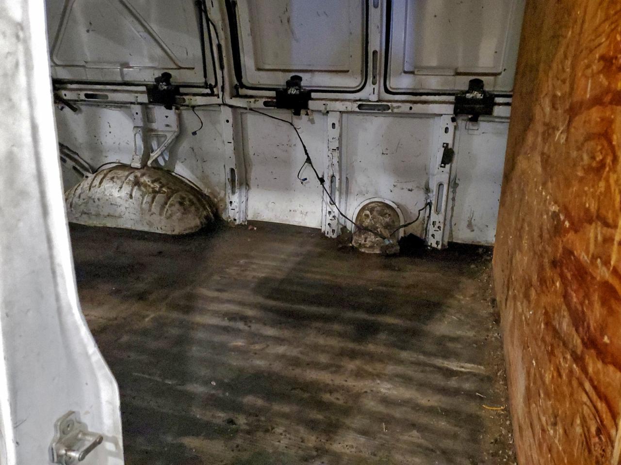 Chevrolet Express Image 13