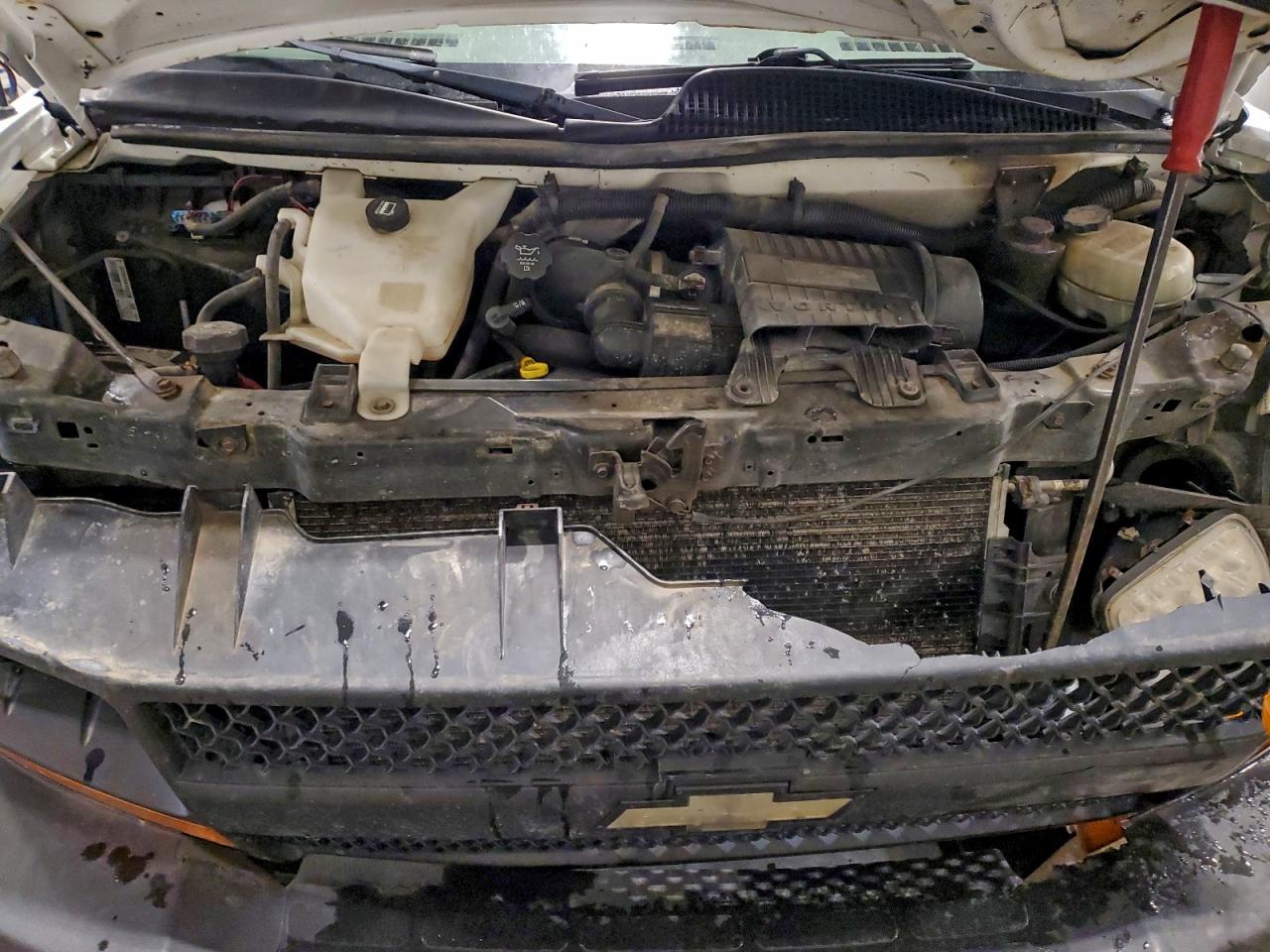 Chevrolet Express Image 12