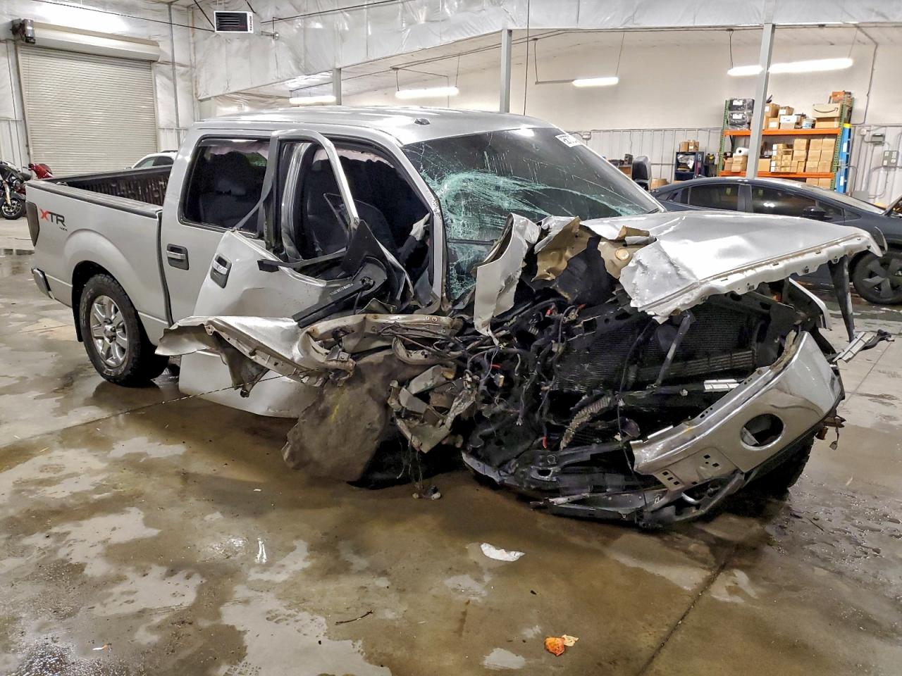 Ford F-150 Supercrew Image 11