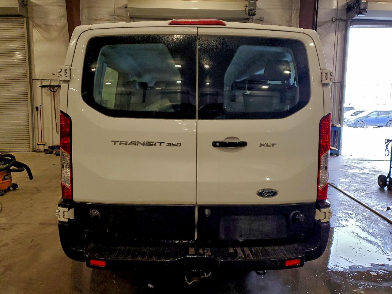 Ford Transit T-350 Image 4