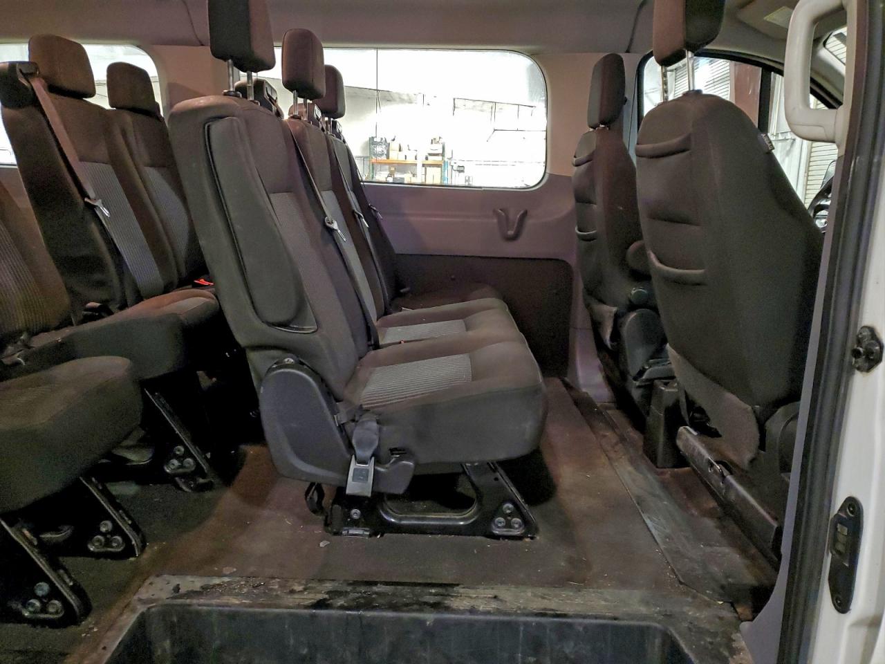 Ford Transit T-350 Image 9