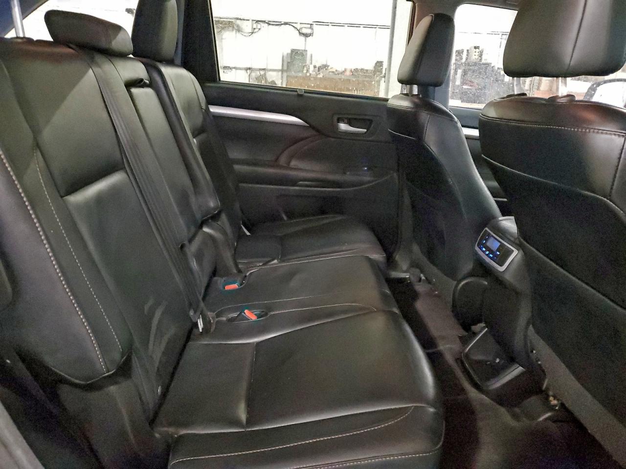 Toyota Highlander Xle Image 2