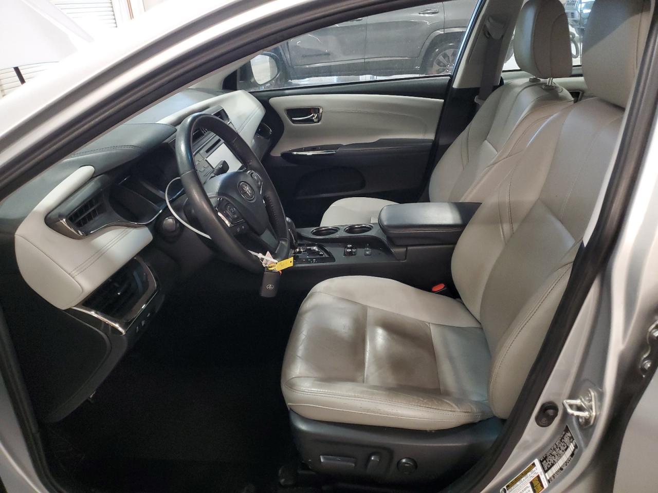 Toyota Avalon Hybrid Image 12