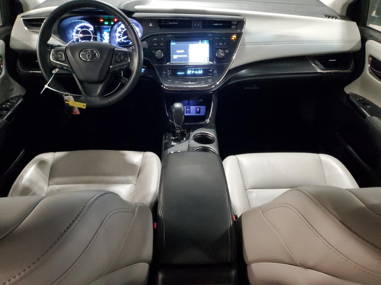 Toyota Avalon Hybrid Image 6