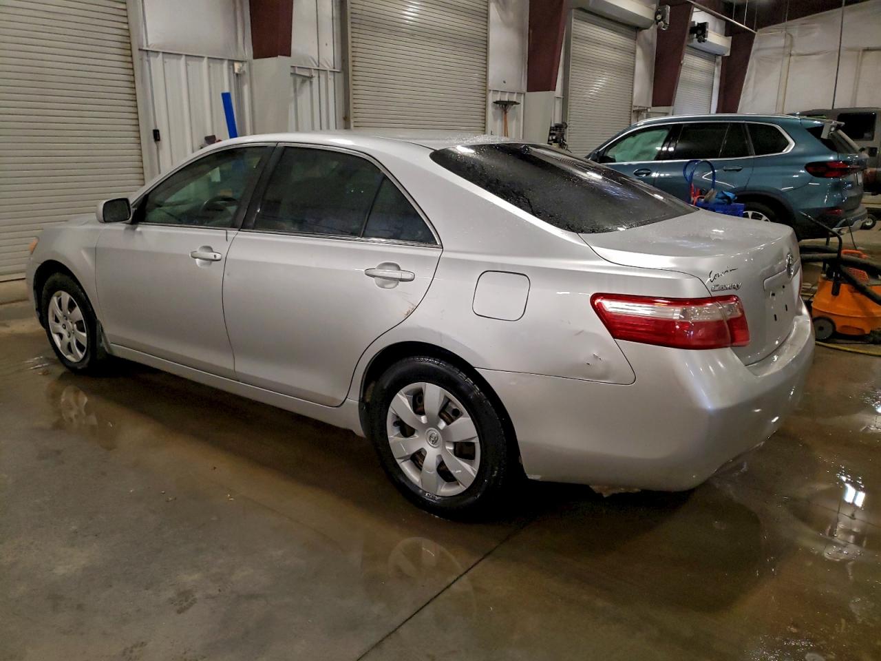 Toyota Camry Base Image 3