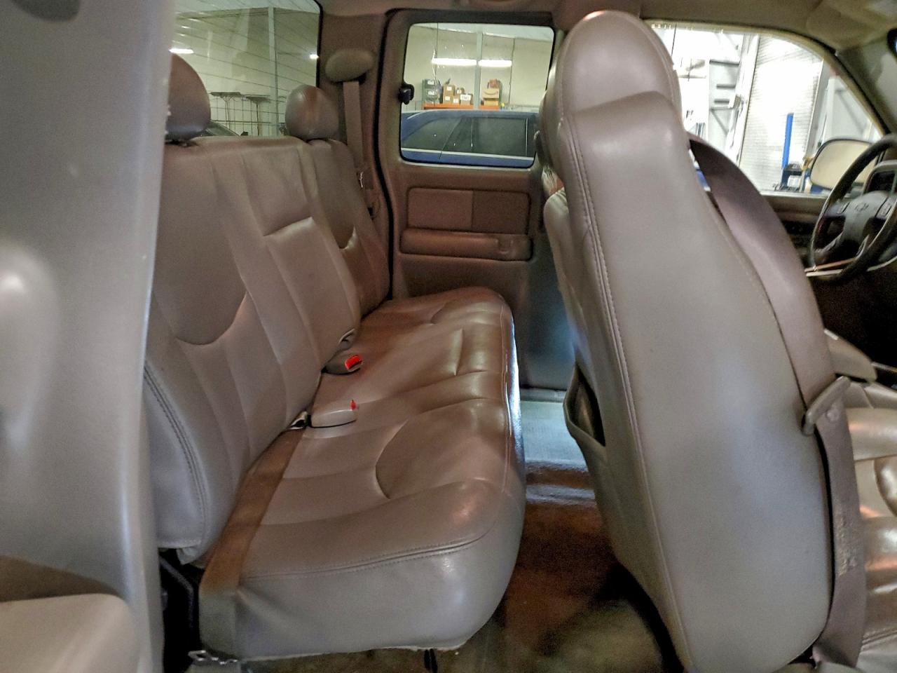 Chevrolet Silverado K1500 Image 6