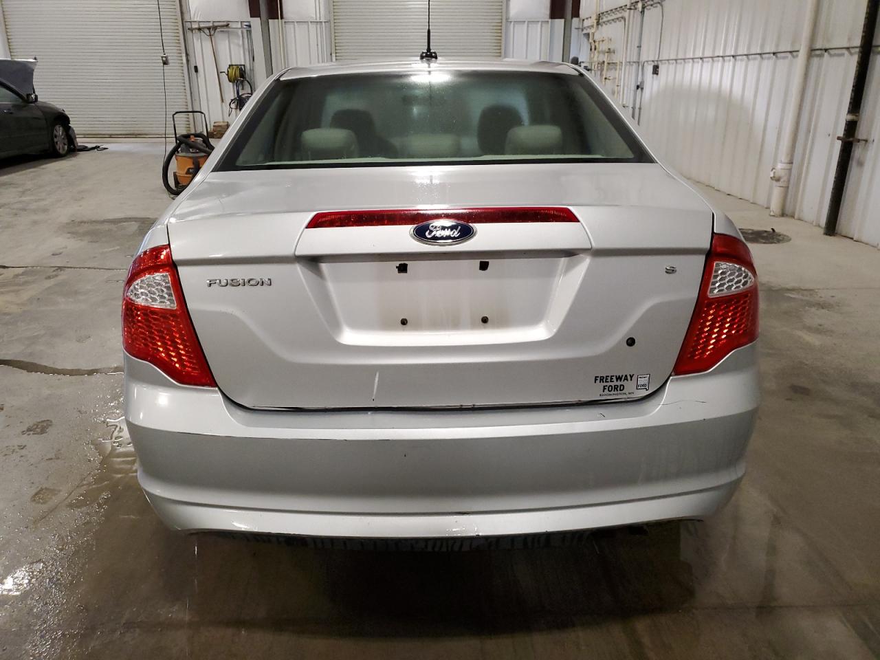 Ford Fusion S Image 4