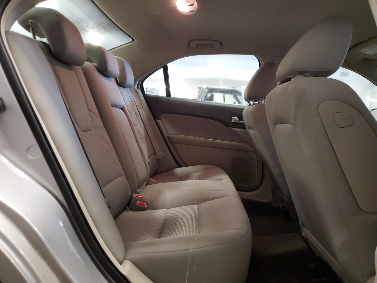 Ford Fusion S Image 8