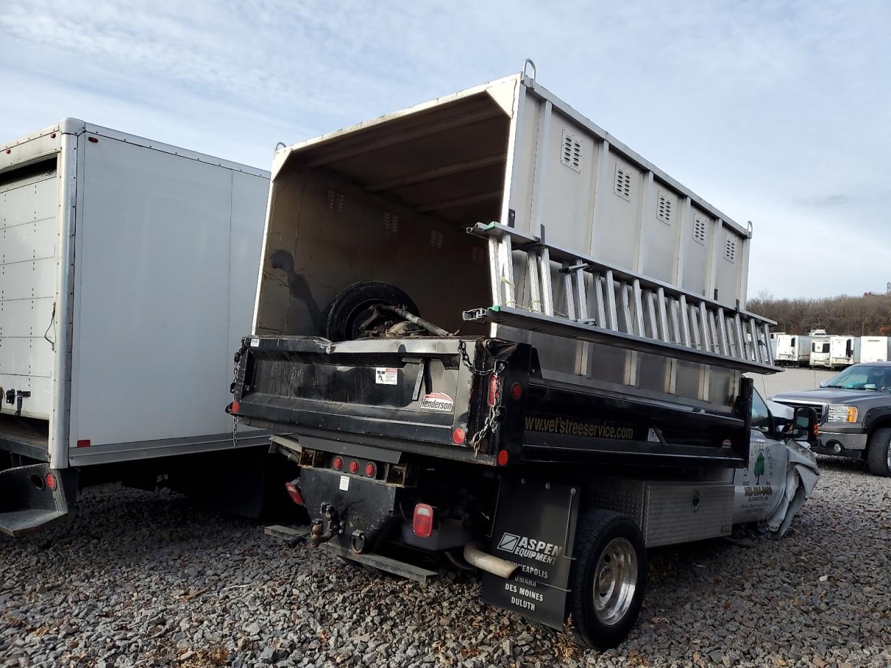 Ford F-550 Super Duty Image 8