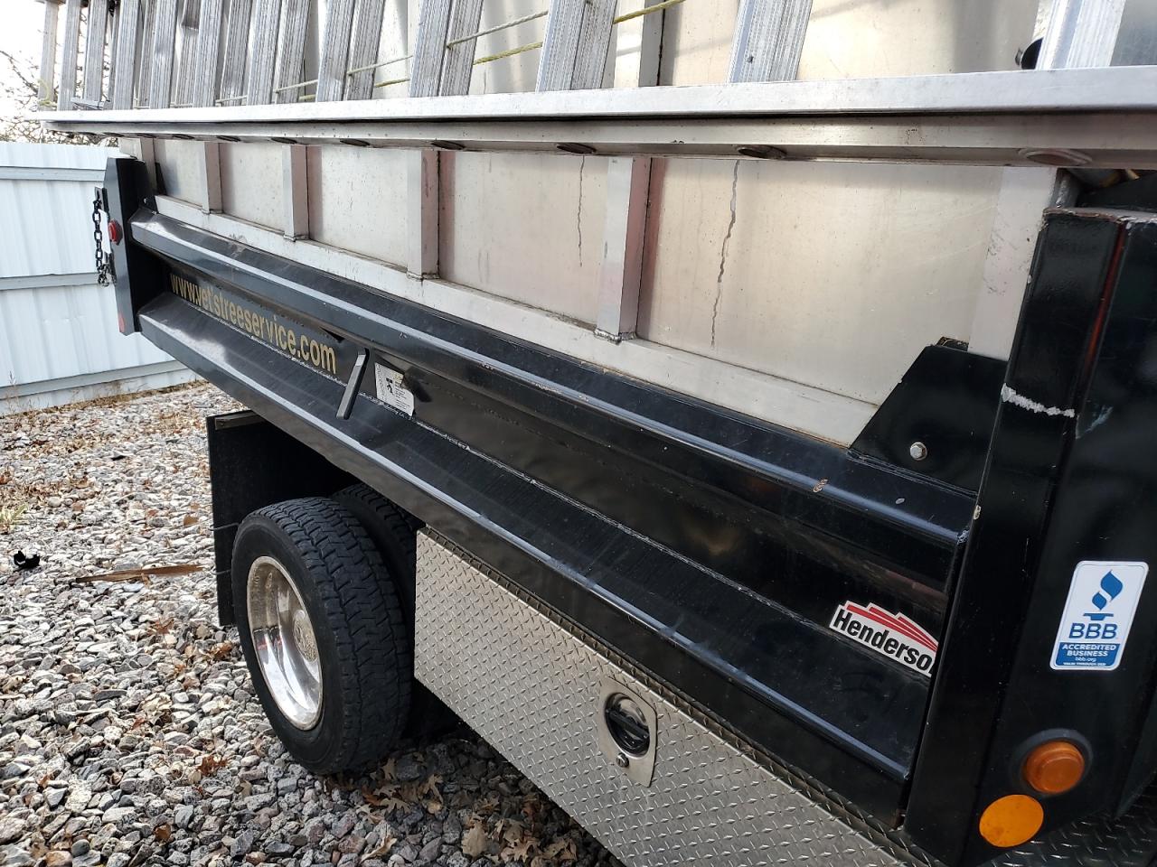 Ford F-550 Super Duty Image 7