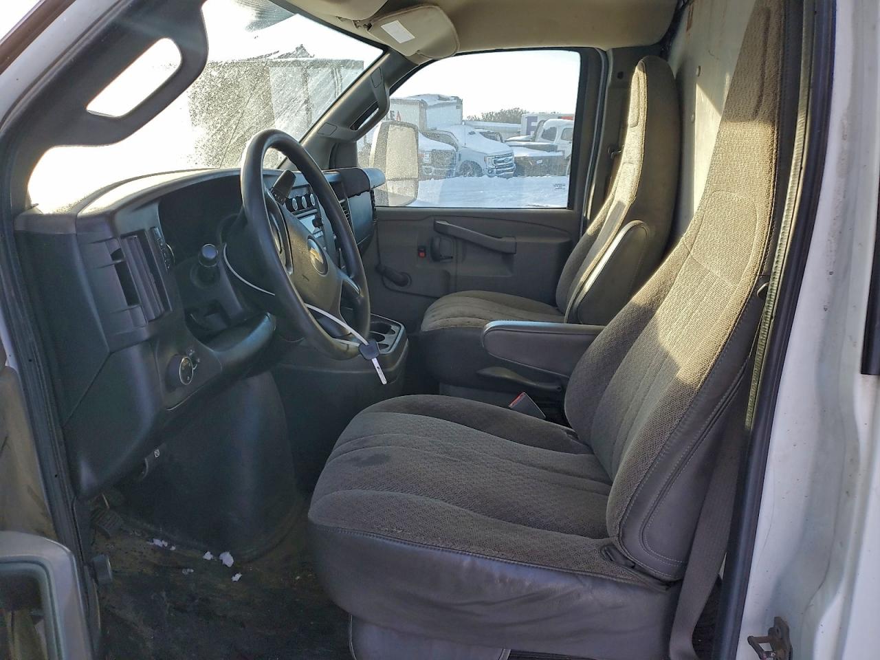 Chevrolet Express Image 8